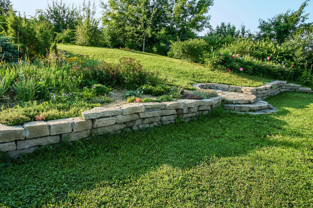 Aménagement de jardin en pente douce